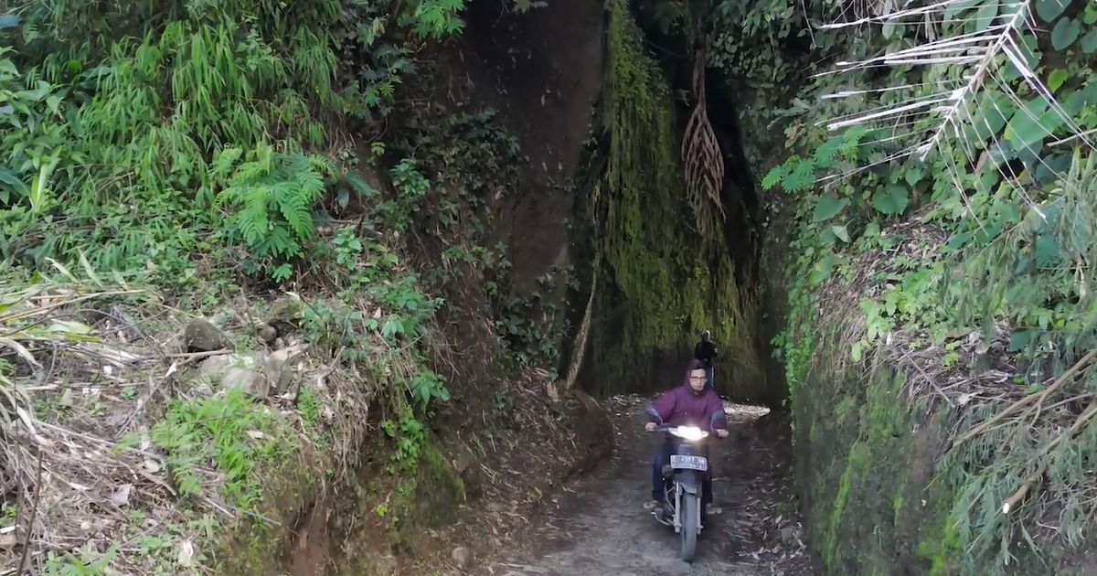 Melihat Terowongan 15 Meter yang Membelah Gunung Rompang Cianjur,  Hasil Swadaya Warga