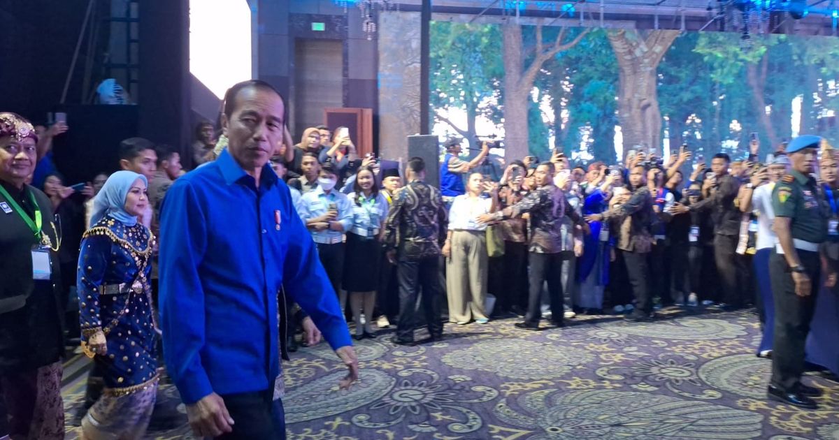 Kompak Berpakaian Biru, Jokowi, Gibran dan Bobby Nasution Hadiri Kongres VI PAN