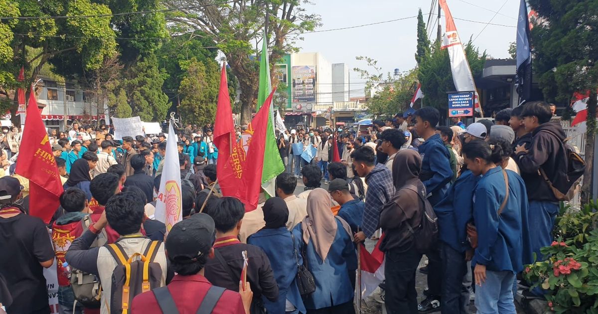 Aksi Mahasiswa Tolak Revisi UU Pilkada di Garut Berujung Ricuh