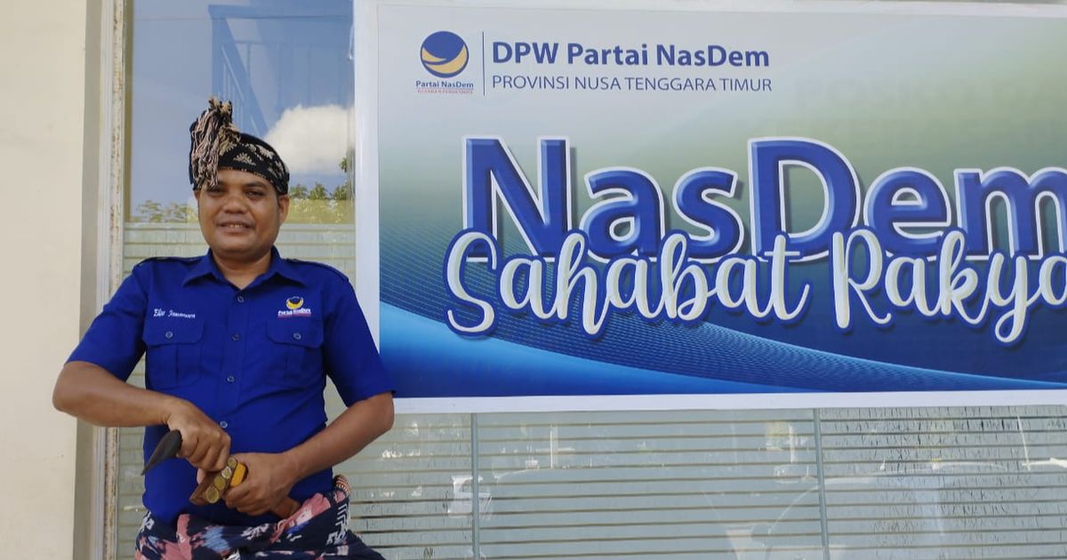 Maju Pilgub NTT, Simon Petrus & Adrianus Garu Klaim Diantar Ribuan Pendukung Saat Daftar ke KPU 27 Agustus