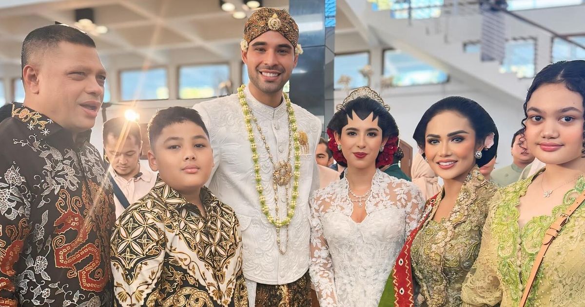 5 Potret Cantik Amora Anak Kris Dayanti saat Hadir di Acara Pernikahan Anak Susi Pudjiastuti, Disebut Calon Diva Masa Depan