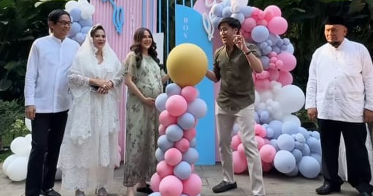 Potret Gender Reveal Vicy Melanie Istri Kevin Aprilio, Begini Ekspresi Bahagia Memes saat Tahu Jenis Kelamin Calon Cucu Pertama