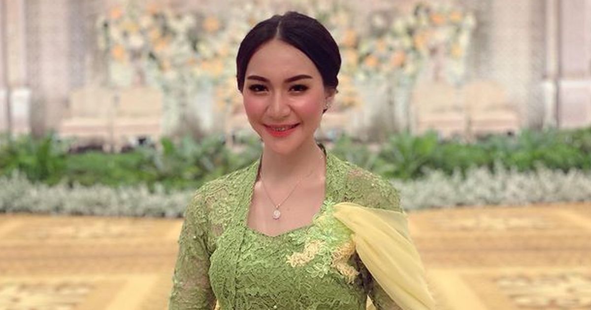 Potret Cantik Putri Sirty Cikita dalam Balutan Kebaya, Polwan Viral yang Kini Jadi Sorotan