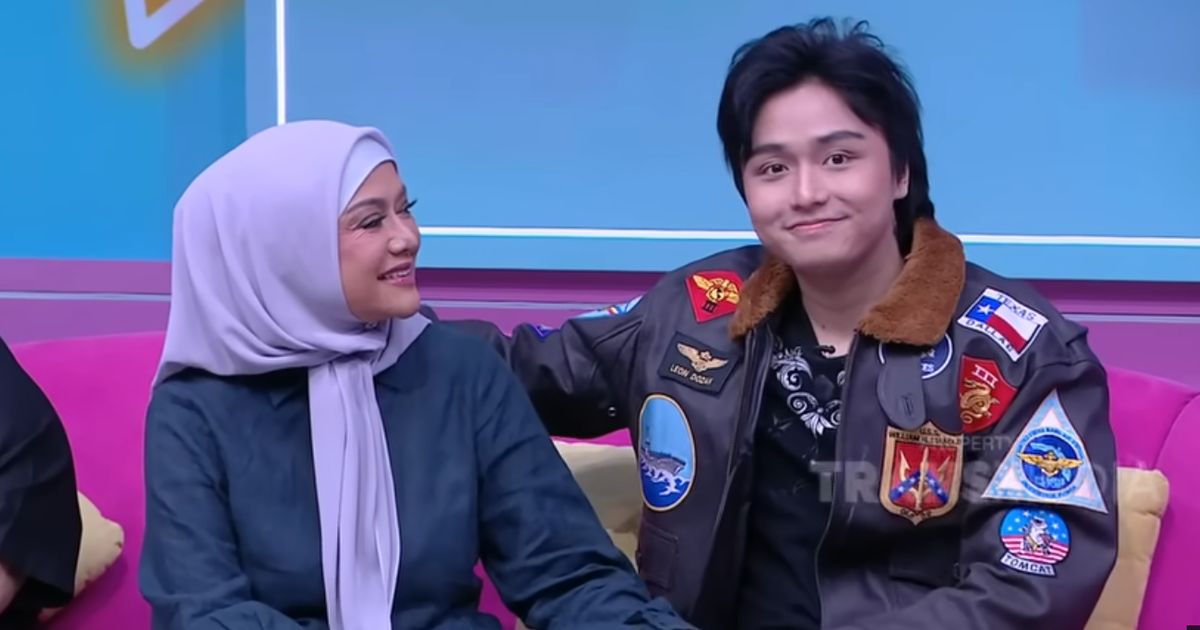 Ganteng dan Putih, Leon Dozan Sangat Menyayangi Sang Ibu  'Kapan Lagi Kita Berbakti kepada Ortu'