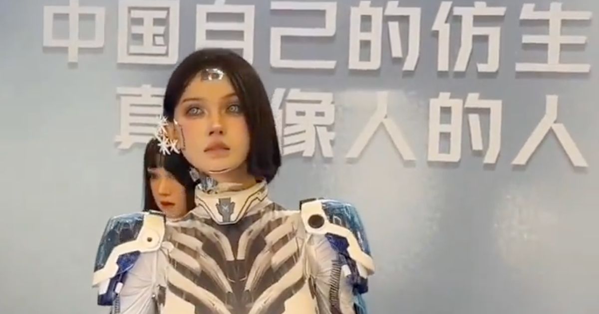 Viral Video Robot Cantik Ikut Fashion Show, Tampilannya Mirip Manusia, Asli atau Palsu?