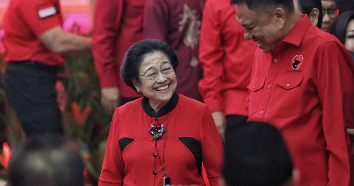 VIDEO: Megawati Keki Sama Kapolri Listyo 