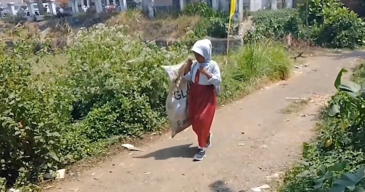 Kisah Bocah SD di Lebak Rela Jadi Pemulung Setiap Pulang Sekolah, Ingin Bantu Ekonomi Keluarga