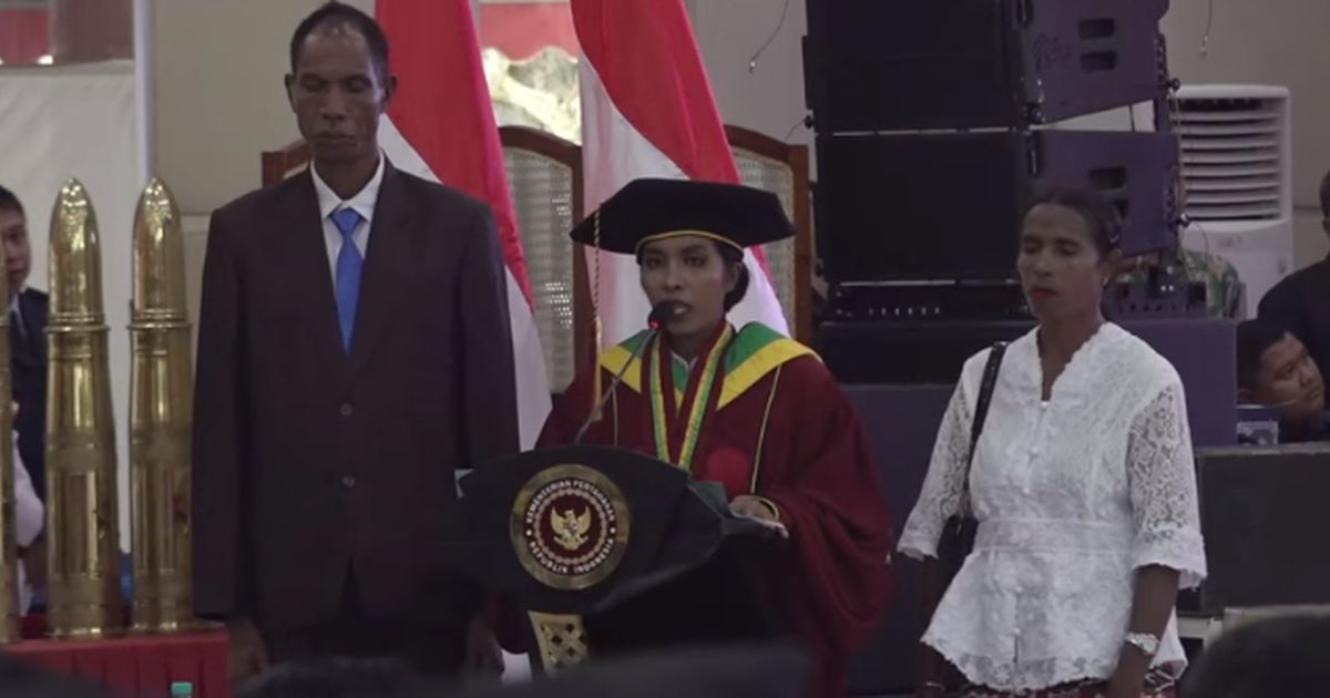 Cerita Orangtua Wisudawan Unhan Dibiayai Ongkos Pesawat oleh Prabowo, Bahagia Bisa Lihat Anak Pakai Toga