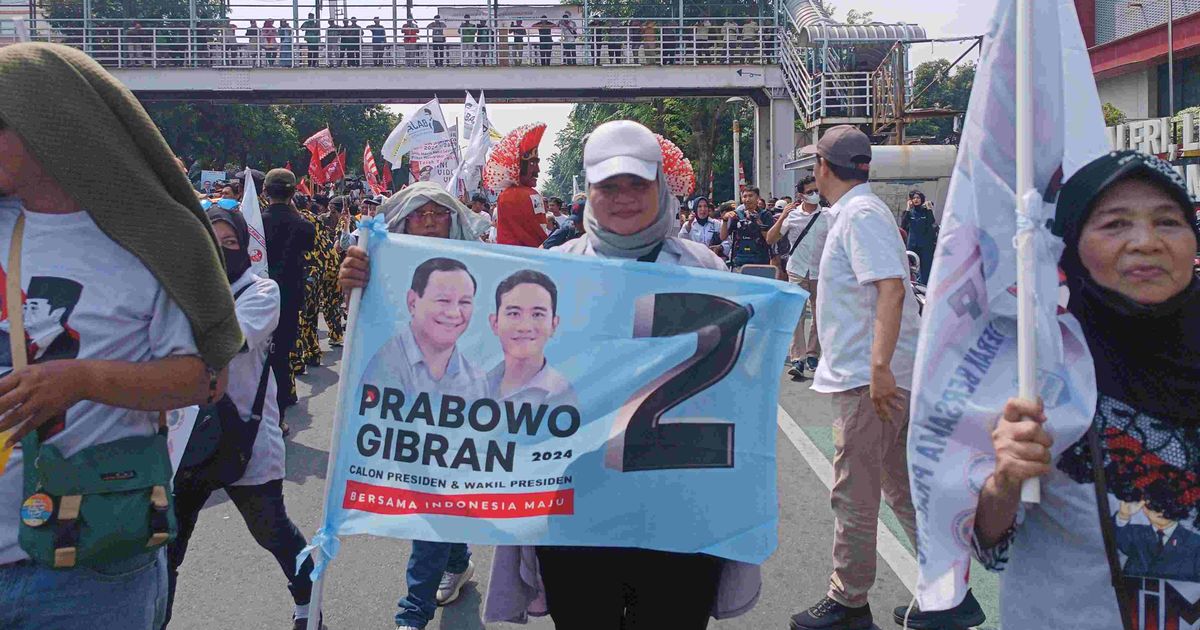 Bendera Prabowo-Gibran Mejeng di Iring-Iringan RK-Suswono Mendaftar ke KPU