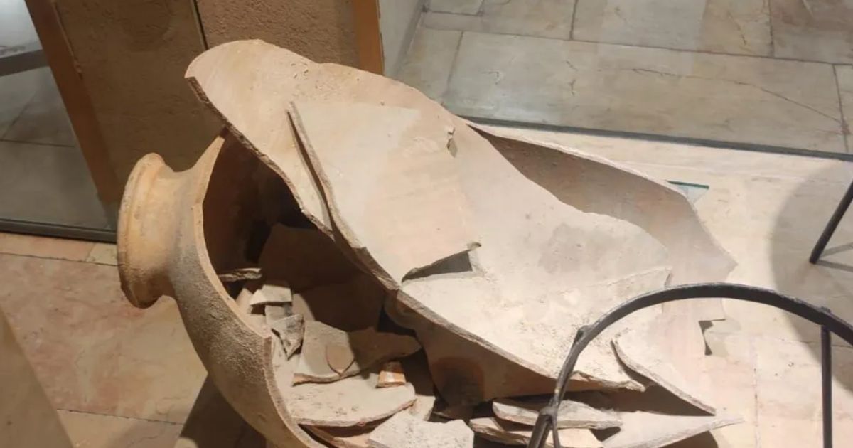 Anak 4 Tahun Pecahkan Guci Kuno Berusia 3.500 Tahun di Museum Israel