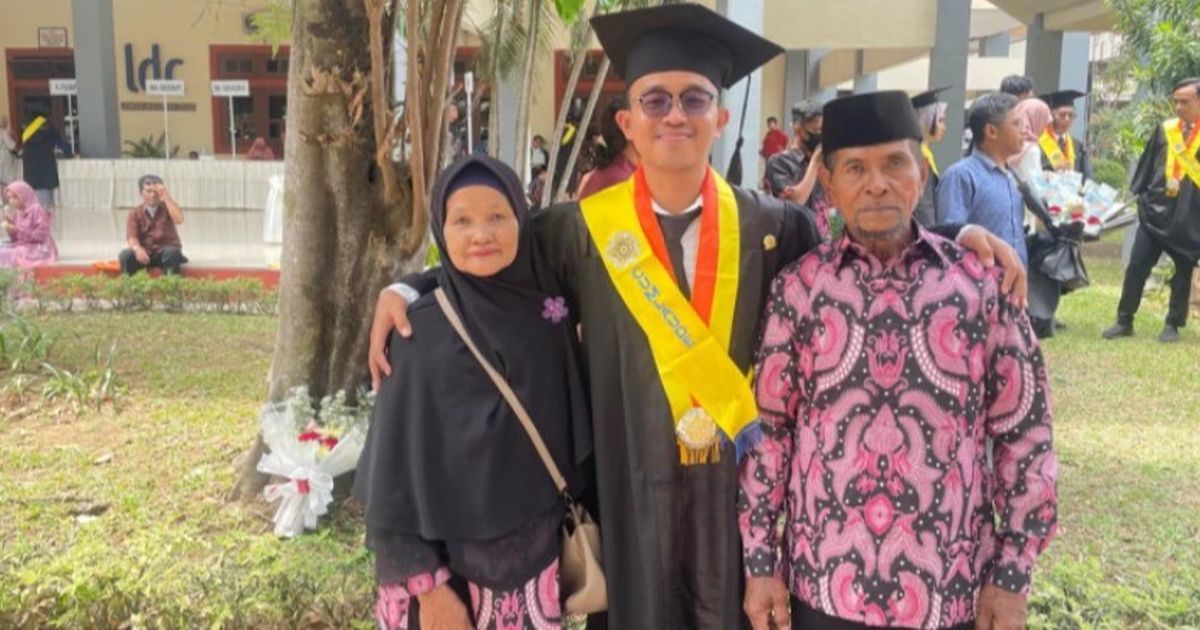 Bikin Bangga Orang Tua, Ini Kisah Anak dari Keluarga Kurang Mampu di Cilacap Berhasil Lulus UGM dengan Predikat Cumlaude