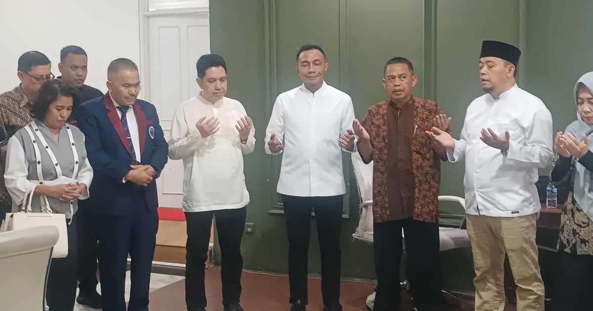 Diiringi Selawat dan Rebana, Pasangan Independen Dharma-Kun Daftar Pilkada Jakarta ke KPU