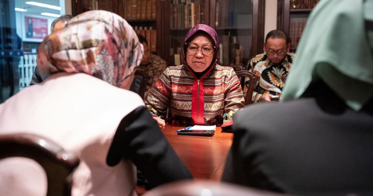 Risma Temui Jokowi Usai Daftar Pilgub Jatim 2024, Mundur dari Mensos?