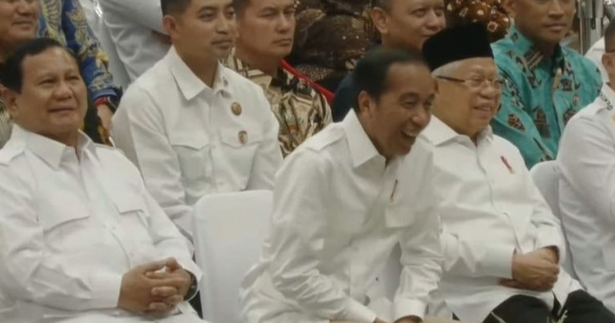 Senyum dan Tawa Lepas Jokowi di Apel Akbar Kader Gerindra