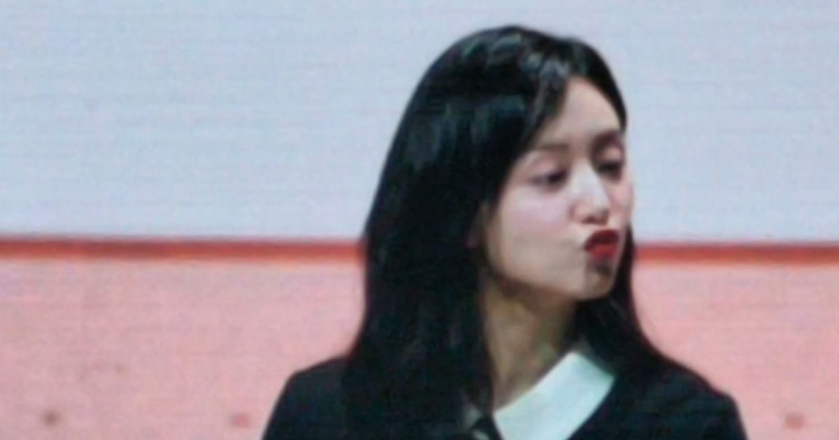 Kim Ji Won Tersipu Malu Ditanya Pakai Sepatu Bagian Kiri atau Kanan Dulu