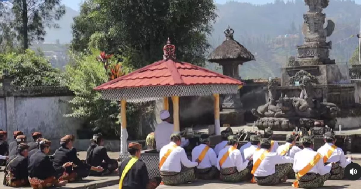 Melihat Pelaksanaan Upacara Adat Karo di Pasuruan, Cara Unik Warga Bersihkan Diri dan Lingkungan dengan Rapalan Doa