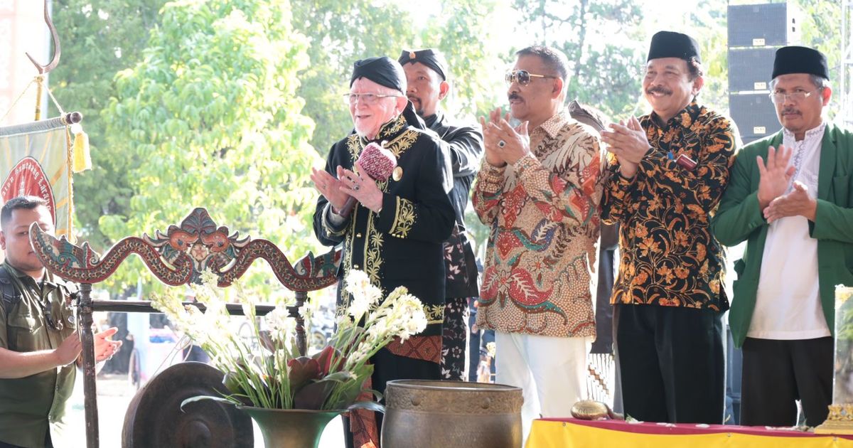 Potret Kepala BPIP Kirab Alit dan Jamasan Pusaka di Sumedang