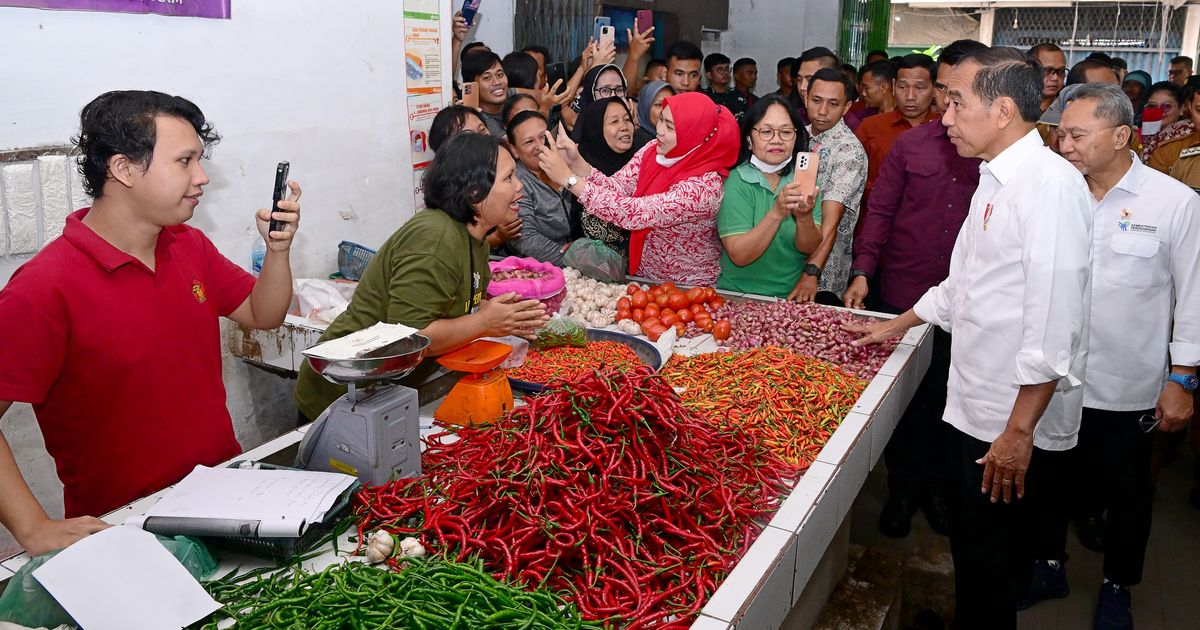 Jokowi Beli Pepaya dan Mangga saat Tinjau Pasar di Deli Serdang: Beberapa Komoditas Pangan Turun