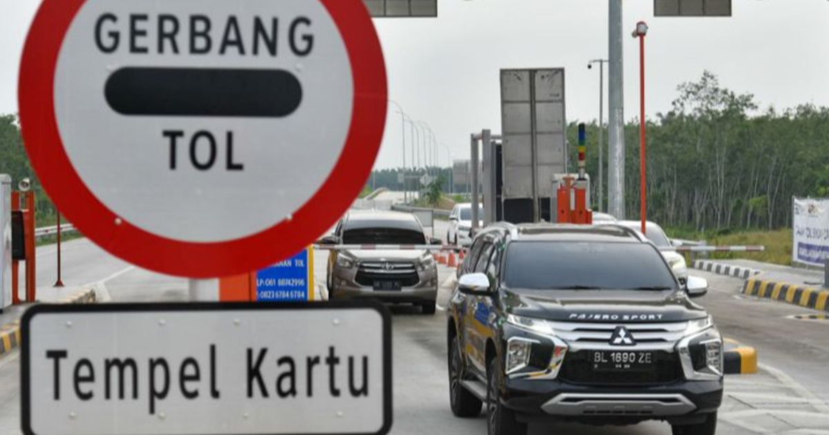 Resmikan Bagian dari Jalan Tol Trans Sumatera, Jokowi: Tinggal 40 Km Lagi Sampai ke Danau Toba