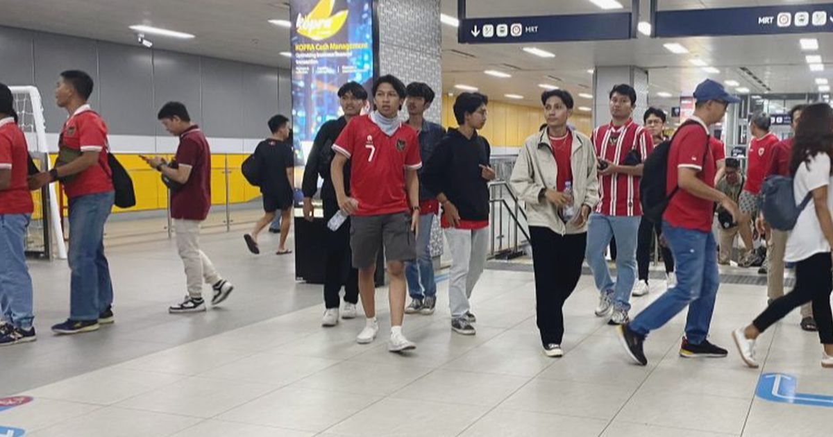 Jelang Indonesia Vs Australia, Lagu Indonesia Raya Menggema di MRT Jakarta