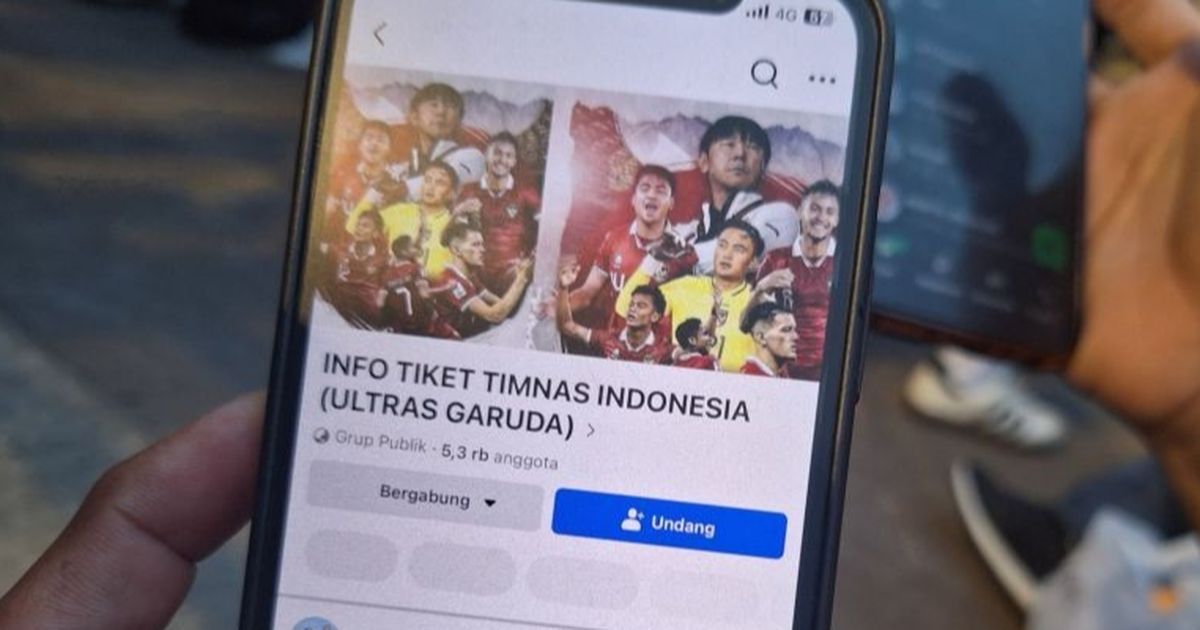 Tertipu Calo Tiket Indonesia vs Australia, Pasangan Ini Hanya Bisa Duduk Termenung di Luar Stadion GBK