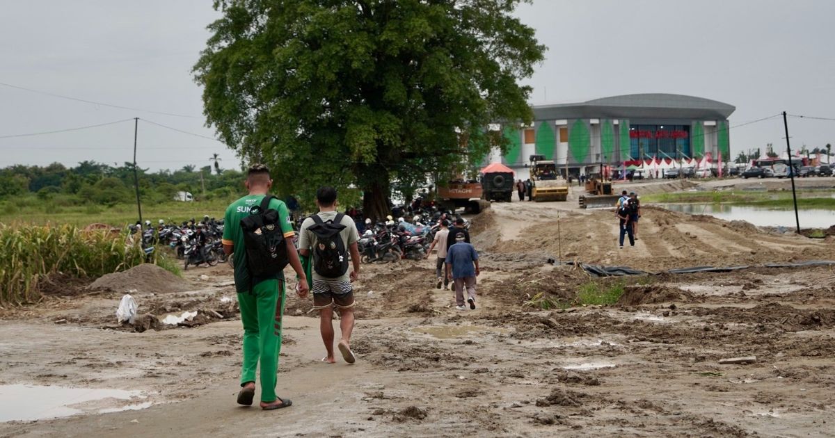 Panitia Angkat Bicara soal Jalan Menuju Venue Cabor Voli PON XXI yang Berlumpur