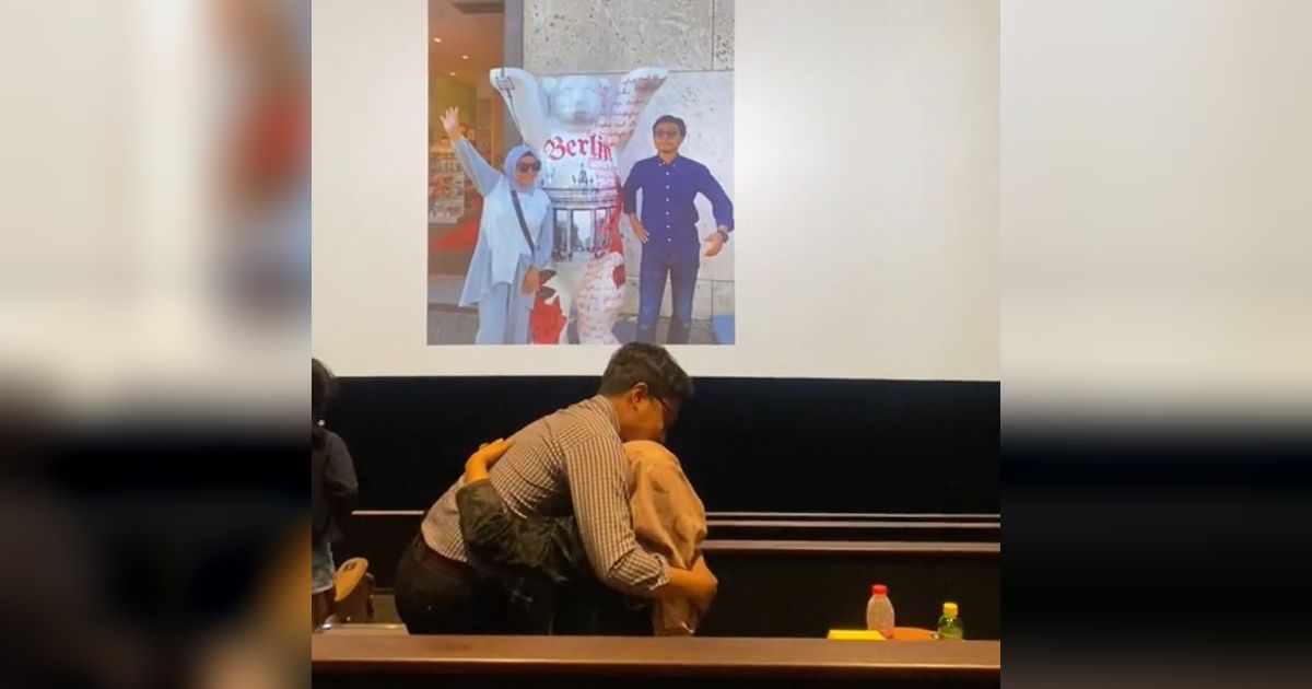 Bikin Haru, Momen Anak Sewa Bioskop untuk Berikan Kejutan Ulang Tahun untuk Mamanya Ini Viral