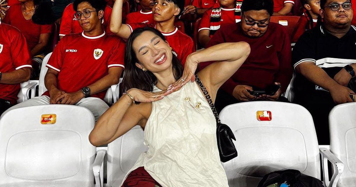 Potret Jennifer Bachdim Nonton Timnas Indonesia Vs Australia, Bersama Suami dan 2 Anak Pergi Naik MRT