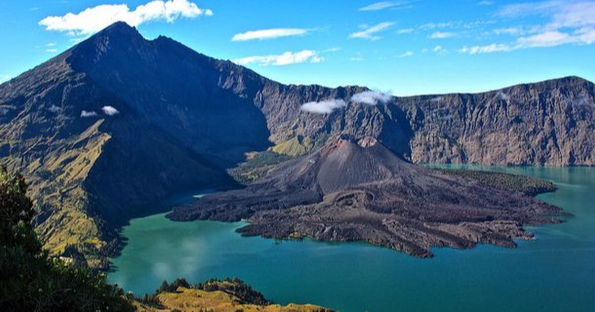 10 Fakta Gunung Rinjani, Sarat Legenda dan Punya Keindahan Alam yang Tiada Tanding