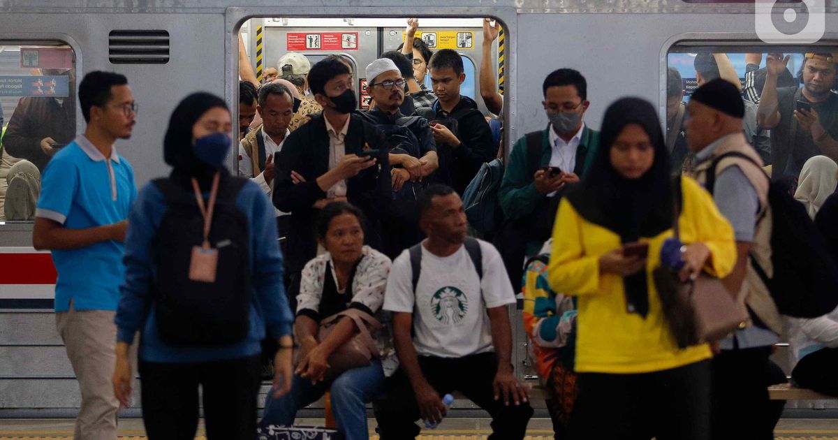 KRL Arah Jakarta Tertahan di Pasar Minggu Saat Jam Sibuk, Diduga Akibat Rel Patah