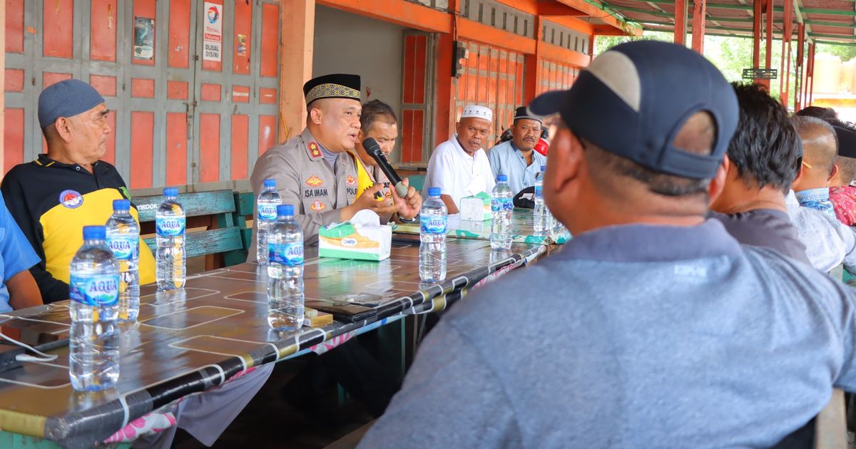 Sebelum Salat Jumat, Kapolres Rohil Sosialisasikan Pilkada Damai & Tangkal Berita Hoaks