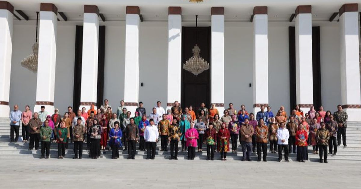 Momen Jokowi-Ma’ruf Bersama Menteri Kabinet Foto Bareng di Istana Baru