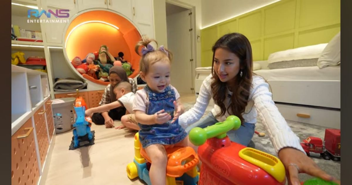 Potret Baby Kamari Kunjungi Rumah 'Sultan Andara', Asyik Main di Playground Bareng Rayyanza & Baby Lily