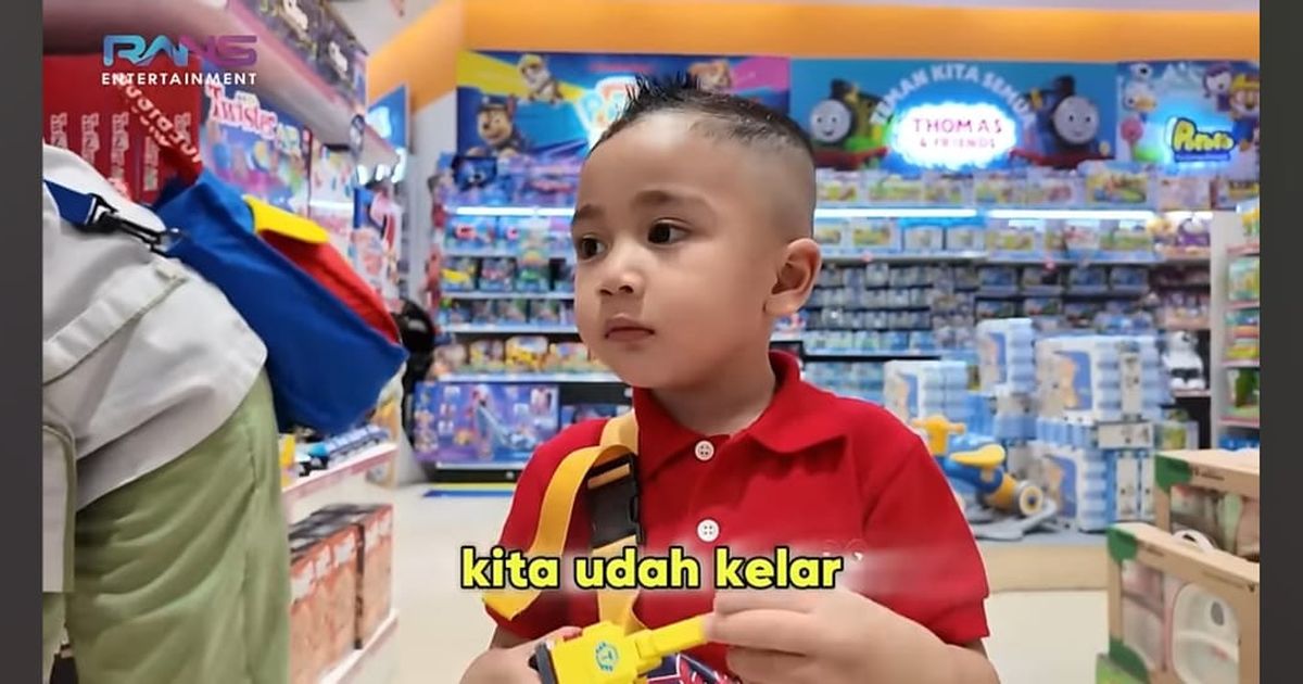 Kesibukan Rayyanza Beli Hadiah Untuk Baby Kamari di Mal, Sebut Bakal Kedatangan Tamu Bule ke Rumah