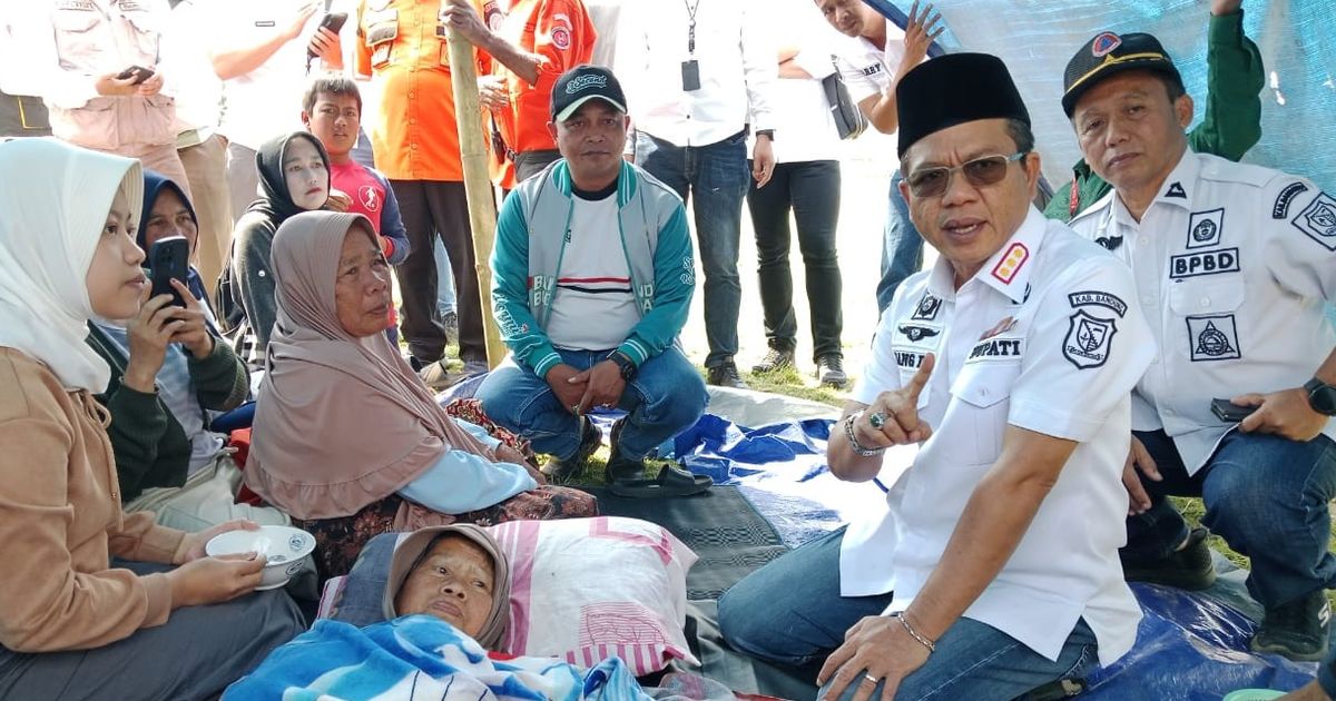 Gerak Cepat, Bupati Dadang Supriatna Turun Langsung Temui Korban Gempa Kertasari