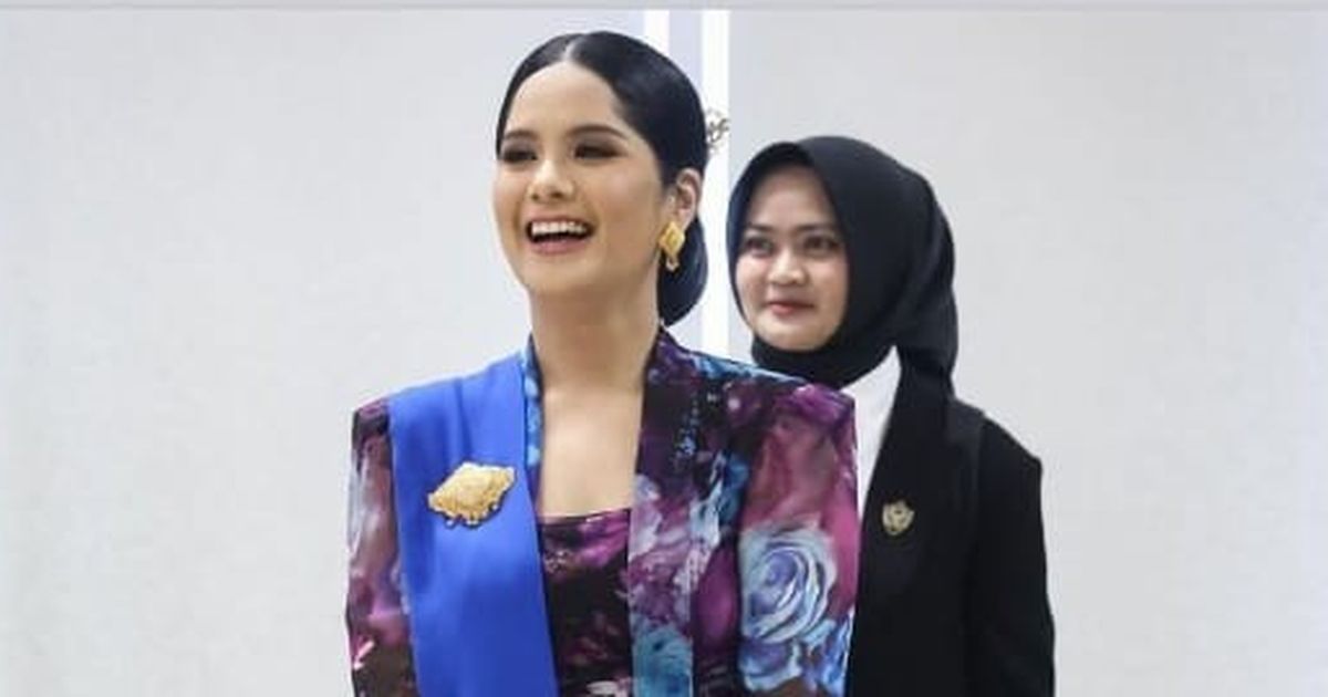 Kini jadi Istri Menteri, ini Potret Cantik Annisa Pohan Kenakan Kebaya Tampil Serasi dengan Sang Suami