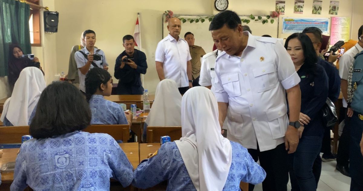 Wiranto Pantau Ujicoba Makan Bergizi Gratis di Solo