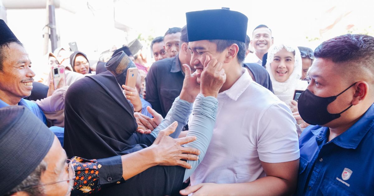 Momen Pipi Kaesang Dicubit Emak-Emak saat Hadiri Maulid Nabi di Lebak