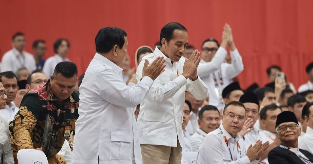 VIDEO: Merinding! Jokowi Berdiri Disusul Prabowo Kepalkan Tangan Bikin Satu Stadion Bergemuruh