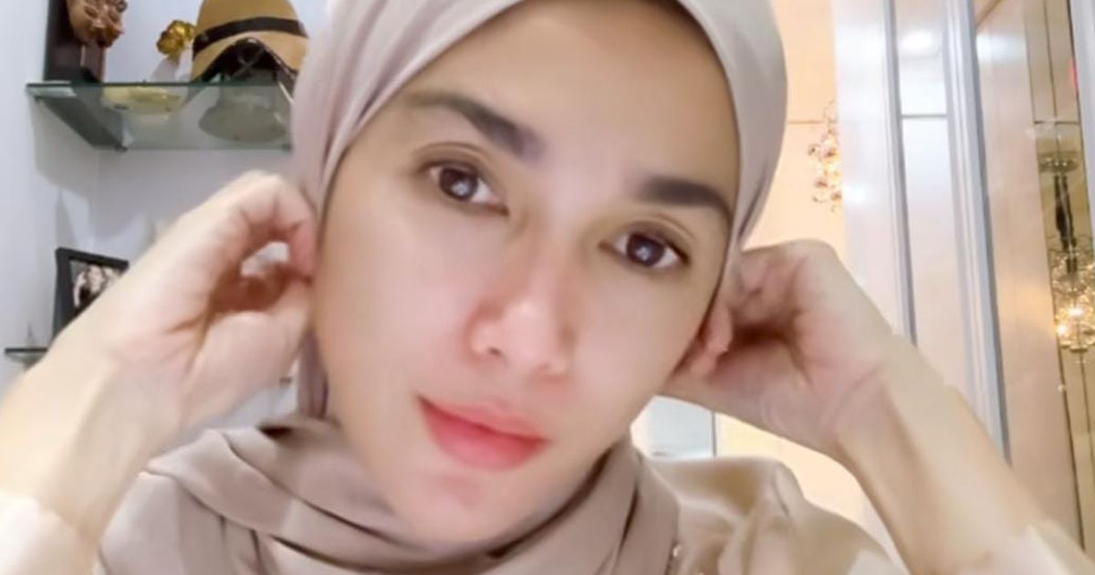 Cantik Bikin Pangling, Potret Ussy Sulistiawaty Berhijab Pancarkan Aura yang Bikin Hati Adem