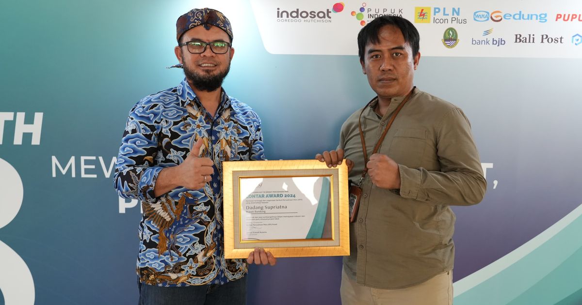 Dukung Kemajuan Pers, Bupati Bandung Dadang Supriatna Raih Penghargaan Lontar Award