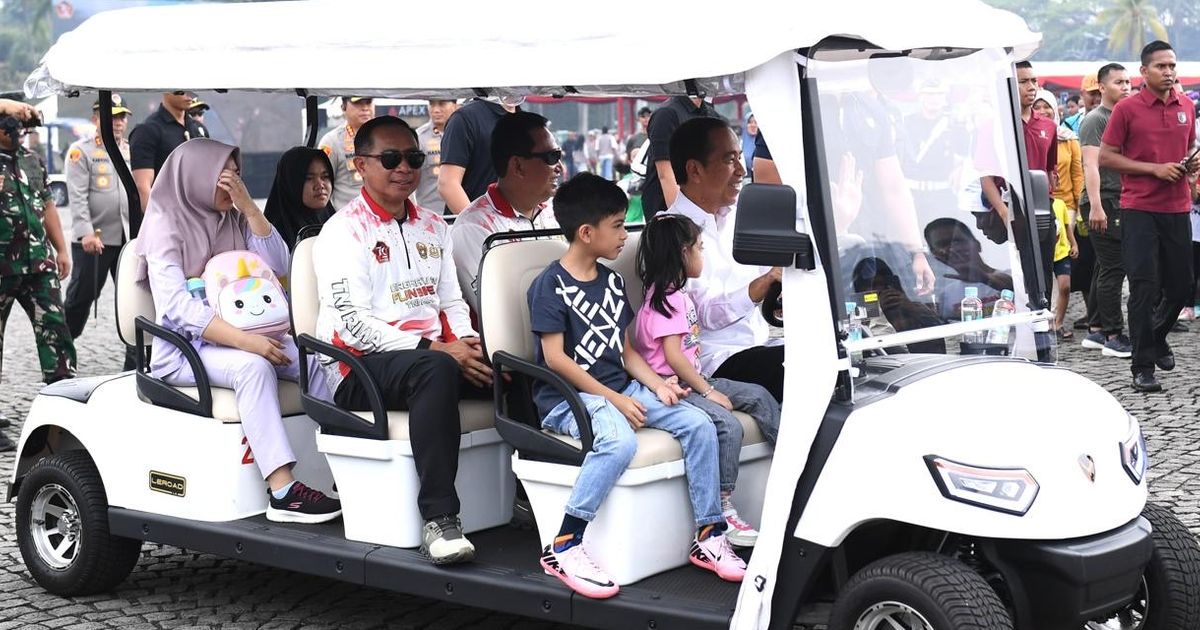 Jokowi Ajak Cucu ke Pameran Alutsista TNI di Monas, Jan Ethes dan Lembah Manah Girang Naik Tank