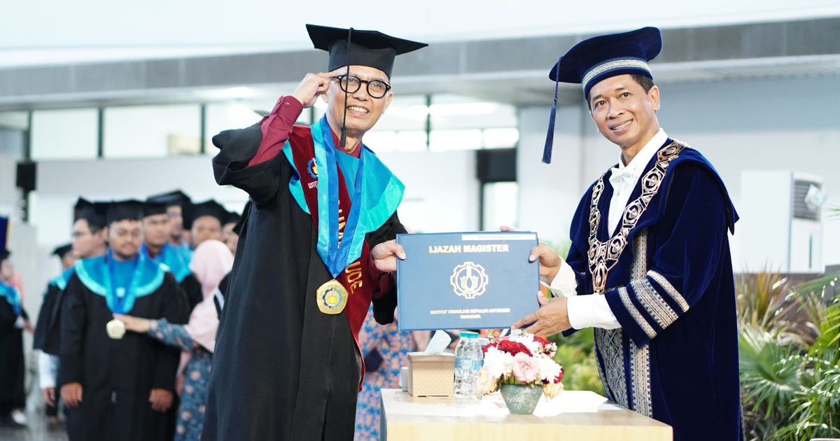 Kisah di Balik Wisudawan Tertua ITS Lulus Cumlaude, Sibuk Kuliah Sambil Kerja dan Tetap Punya Waktu Berkualitas dengan Keluarga