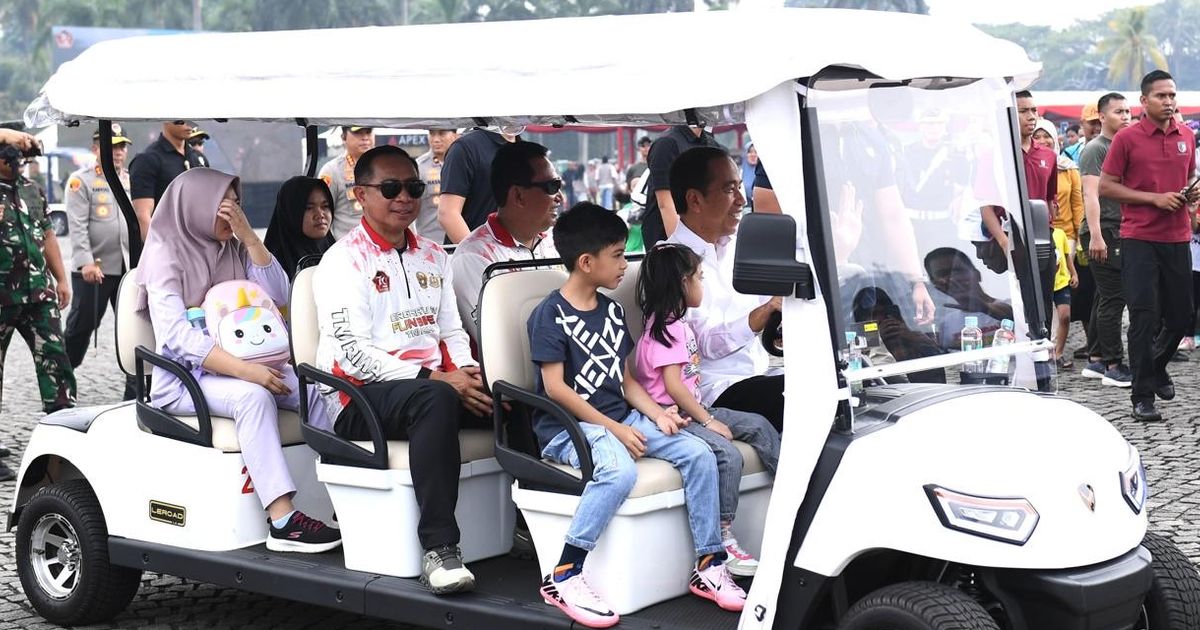 VIDEO: Jan Ethes Pose di Atas Tank TNI Diajak Jokowi Lihat Pameran Alutsista di Monas