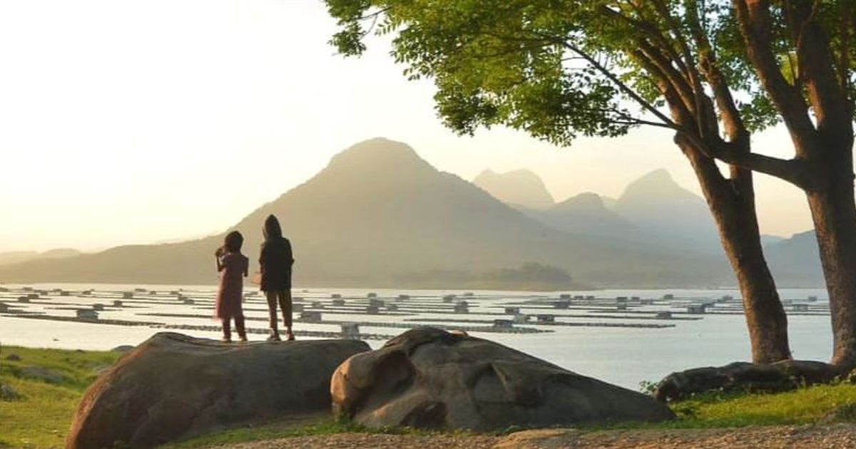 Menyusuri Keindahan Taman Batu di Samping Waduk Jatiluhur, Pemandangan Gunung dan Danaunya Bak Lukisan