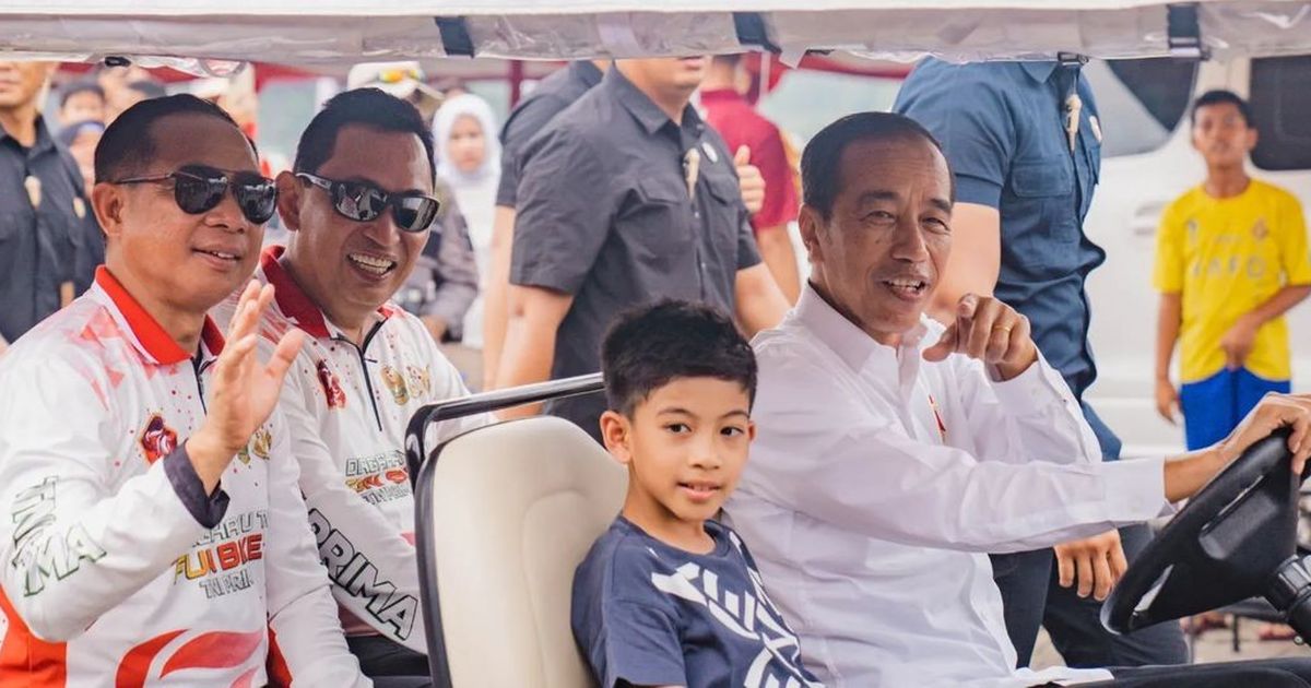 Jokowi Mendadak Sopiri Panglima TNI dan Kapolri, Dua Jenderal Bintang 4 Senyum Lebar jadi Penumpang