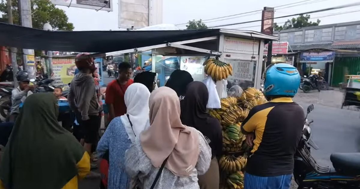 Kuli Bosan Hidup Susah, Banting Setir Jualan Pisang Keju Ramainya Minta Ampun Sampai Difitnah Pakai Dukun