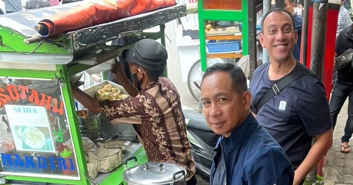 Gaya Necis Panglima TNI saat Jajan di Pinggir Jalan, Ditemani Bestie Artis Top