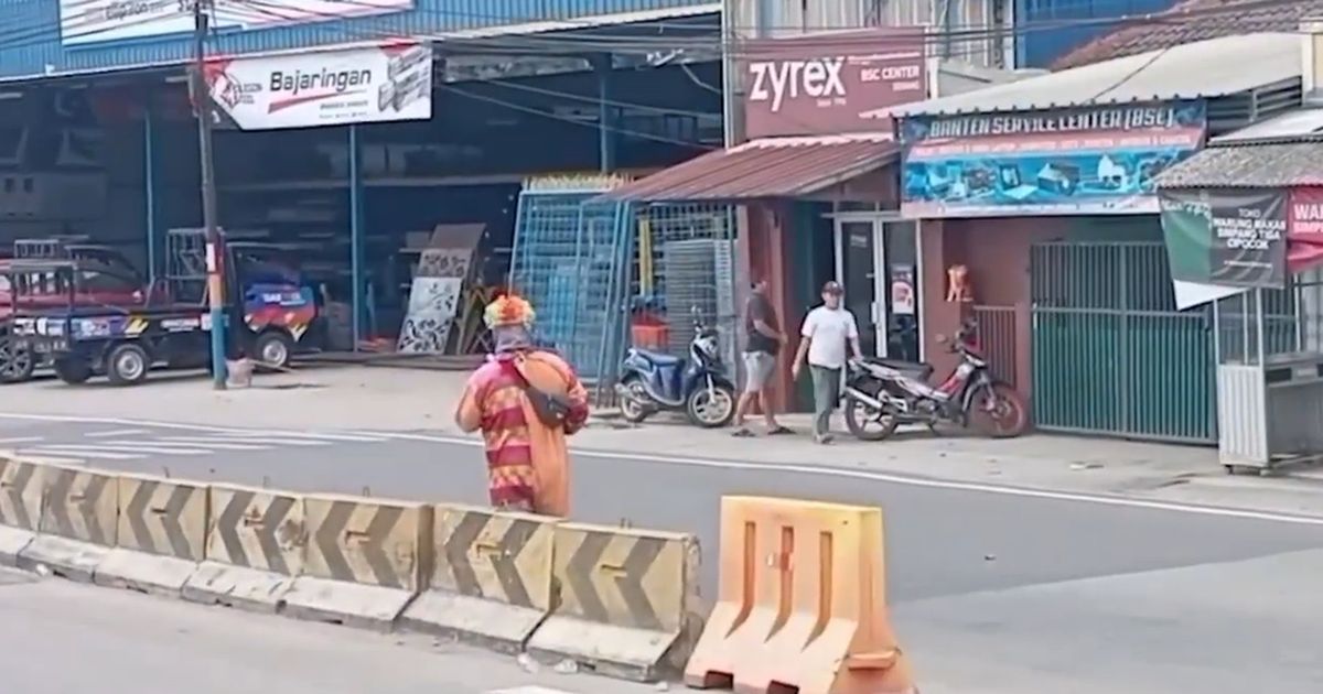 Cerita Badut Jalanan Bertahan Hidup di Jalanan Kota Serang, Jatuh Bangun Cari Nafkah di Tengah Larangan Pemerintah