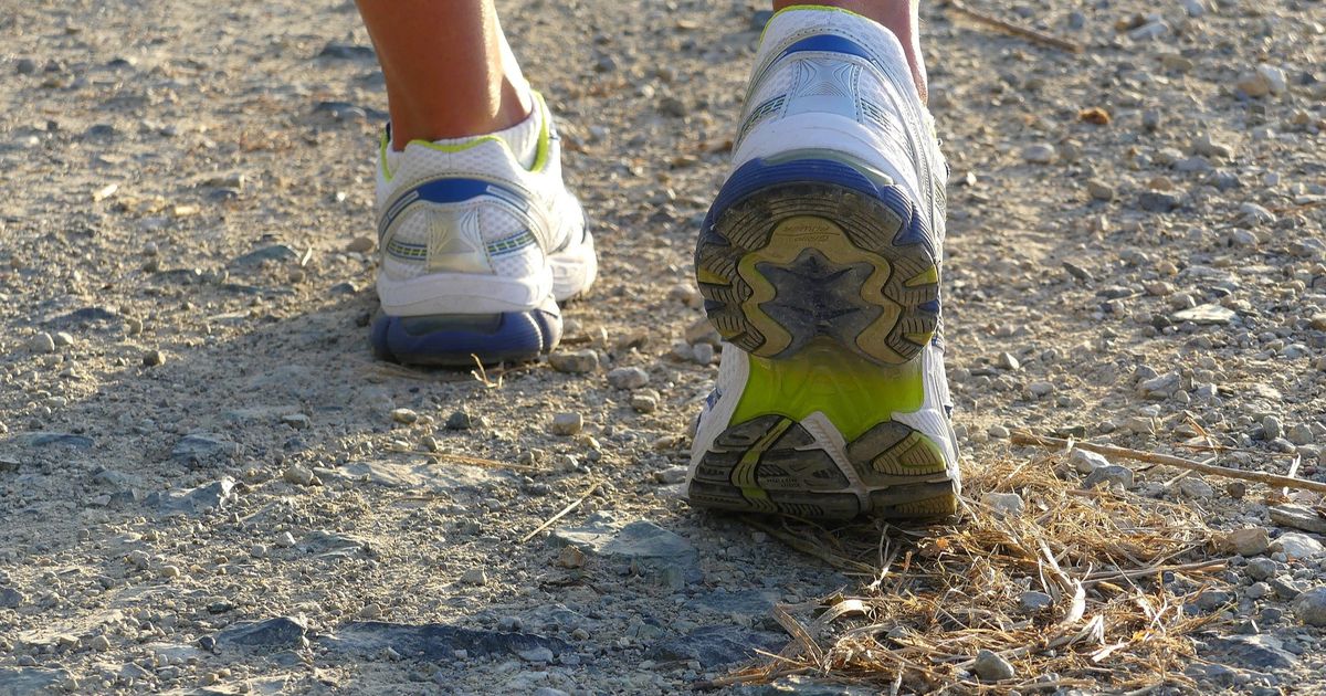 Rekomendasi 10 Sepatu Lari dari Brand Lokal Indonesia dengan Harga di Bawah Rp 500 Ribu